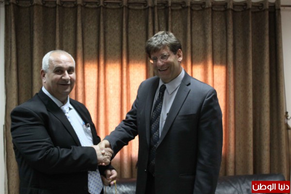نائب المدير العام للوكالة الامريكية للتنمية الدولية USAID يزور بلدية قلقيلية