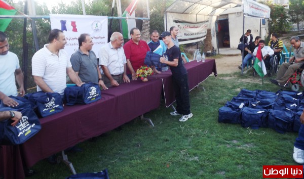 نادي الجزيرة يوزع الحقيبة الرياضية لمنتسبي النادي