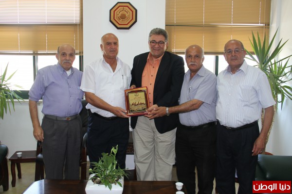رئيس جامعة القدس  د. عماد ابو كشك يستقبل وفدا من اتحاد العام لنقابات عمال فلسطين
