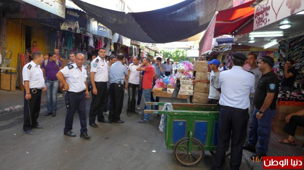 بالصور :الشرطة تنفذ حملة لتنظيم الأسواق في جنين