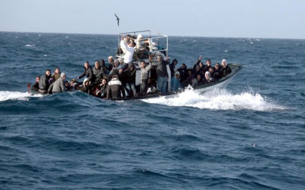 سفارتنا باليونان: وصول ثلاث فلسطينيين ناجيين فقط من حادثة السفينة لجزيرة تكريت (تفاصيل)