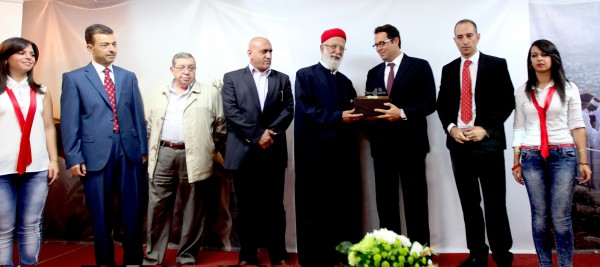 الطائفة السامرية تكرم هاشم الشوا رئيس مجلس إدارة بنك فلسطين وتمنحه وسام "مفتاح جرزيم"