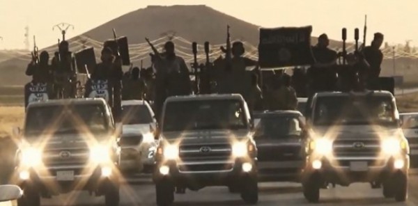 رسالة لأمريكا.. داعش في عرض عسكري احتفالا بتخريج دفعة من المجاهدات وفرقة "الإنزال "