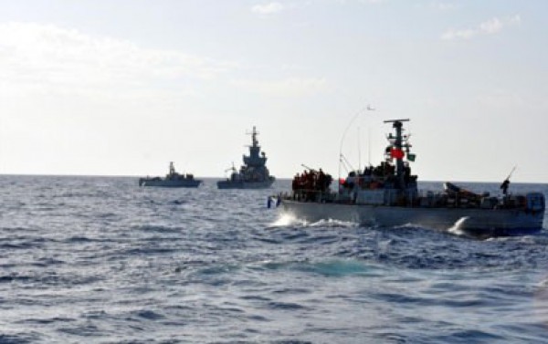 الاحتلال يعتقل 5 صيادين ببحر وسط القطاع