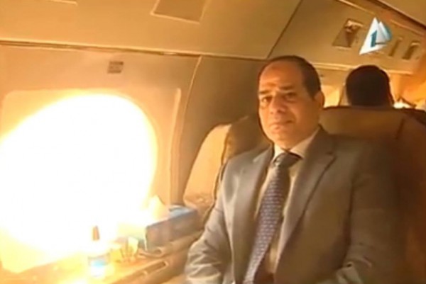 بالفيديو - المقاتلات المصرية تحرس طائرة الرئيس السيسي