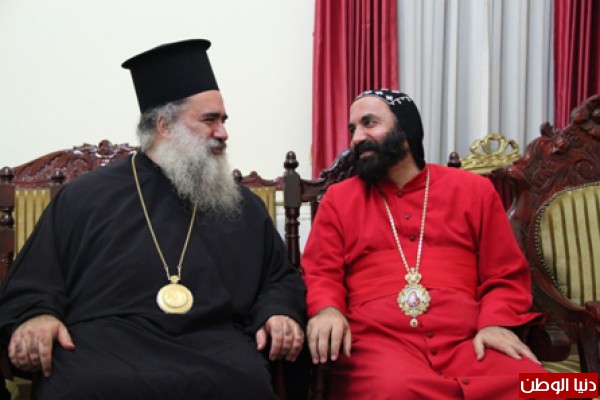 لقاء المطران عطاالله حنا مع مطران السريان الارثوذكس في القدس