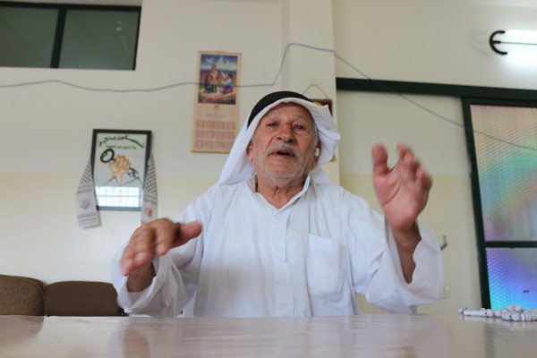 اللاجئ السبعيني أبو طربوش يرسم أم الزينات المُدمّرة!