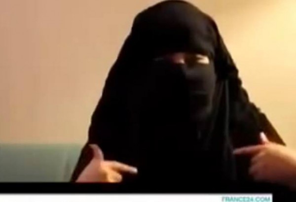 فيديو: الكاميرا سلاحها و"النقاب حارسها".. فتاة سورية تصوّر الحياة في الرقة تحت سيطرة "داعش"
