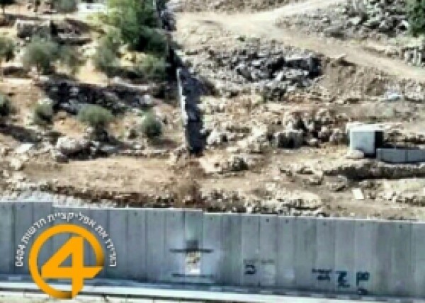 الشرطة "الإسرائيلية" تعثر على ثغرة في الجدار الفاصل قرب شعفاط‏