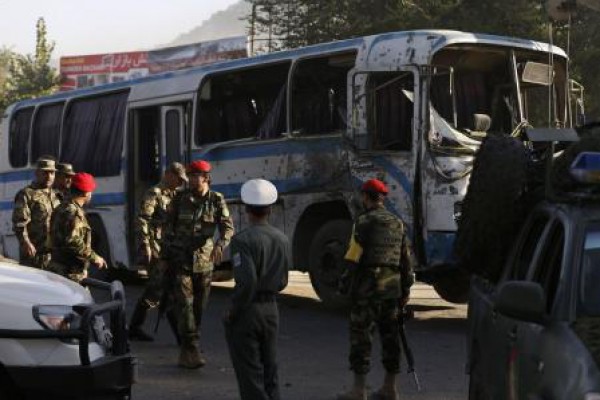 مقتل 7 على الاقل في تفجيرين انتحاريين لطالبان استهدفا مركبتين للجيش الافغاني