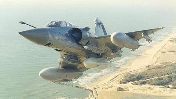 فرنسا تنوي نشر مقاتلاتها في الأردن أو الكويت