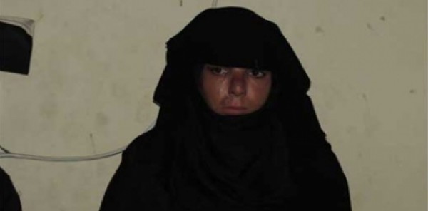 بالصور.. ضبط طالب يرتدي "نقاب" في محطة مصر