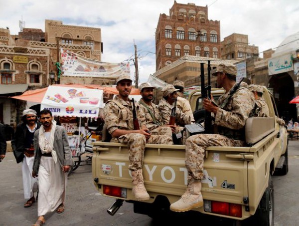 لليوم الرابع عاصفة الحزم تواصل عملياتها الجوية في اليمن  واحتمالية وصول قوات برية لها  خلال اليومين المقبلين
