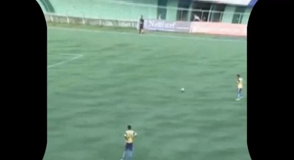 بالفيديو.. وفاة لاعب كرة قدم هندي خلال احتفاله بهدفه