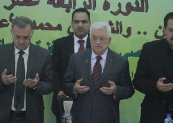 الرئيس عباس يصدر قرارا بقانون لتشديد العقوبة على مسربي الأراضي