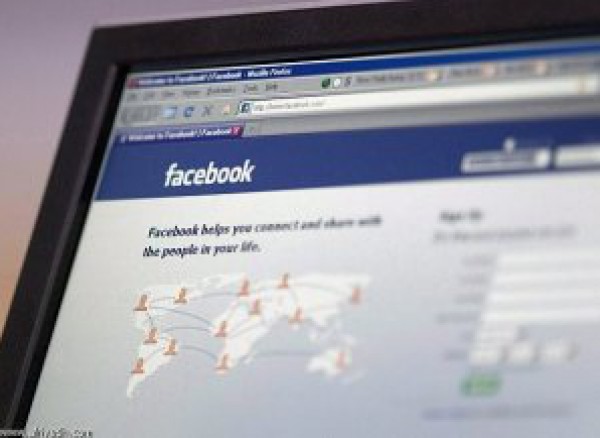 النيابة  بغزة تحذر متصفحي "فيسبوك" من سرقة أرصدة جوالاتهم