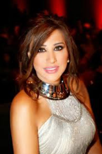 بطل يجى عالينا -  نجوى كرم