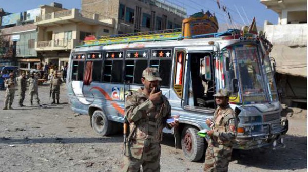 مصرع 8 في هجوم على حافلة في باكستان