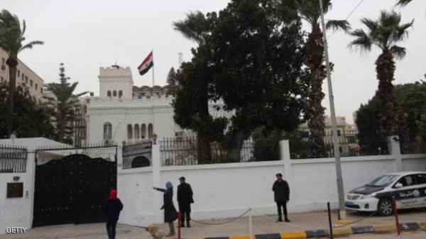 احراق السفارة المصرية في طرابلس وضرب عمال مصريين بالأيدي والعصي والأرجل والاسلاك الكهربائية