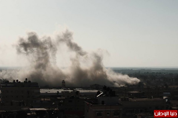 صور: الجيش المصري يفجر منزل علي حدود رفح