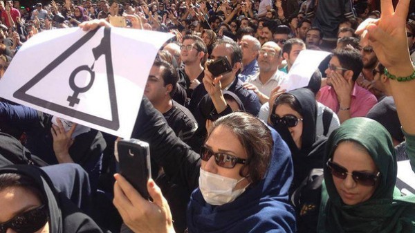 إضراب عام ومظاهرات في أصفهان ضد حرق النساء