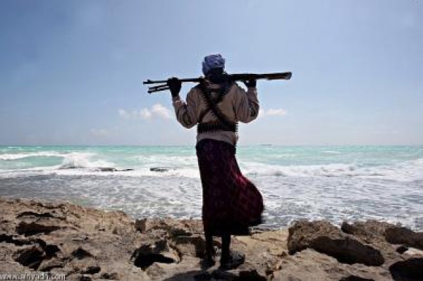 الامم المتحدة تجيز تفتيش السفن قبالة سواحل الصومال