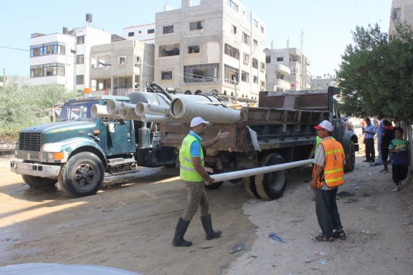 انفجرت بسبب ضغط المياه بلدية غزة تنجز إصلاح ثلاثة خطوط مياه في معسكر الشاطئ
