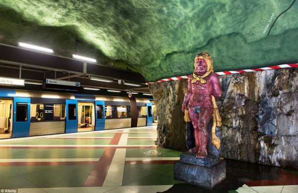 محطة مترو ستوكهولم: معرض فني قبل أن تكون محطة