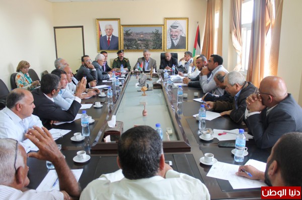 اجتماع في محافظة سلفيت يشدد على اهمية تنظيم البناء وانهاء مخالفات الابنية