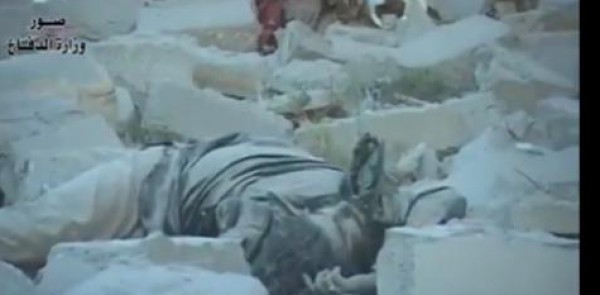 بالفيديو من العراق.. الجثث تملأ الشوارع في بيجي وسط قتال عنيف بالمدينة