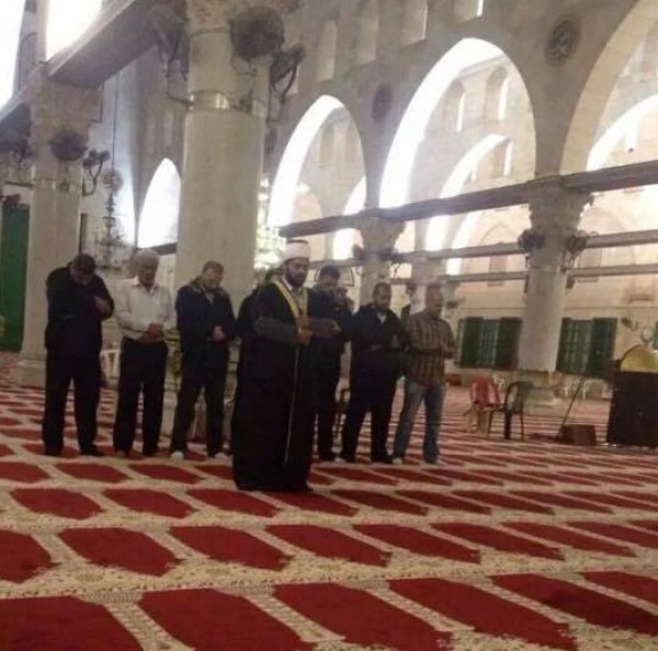 الأقصى يئّن : 8 مُصلّين داخل المسجد فقط !