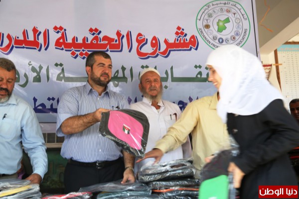 نماء بفلسطين توزع الحقائب المدرسية والقرطاسيه على الطلبة المحتاجين في شمال قطاع غزة