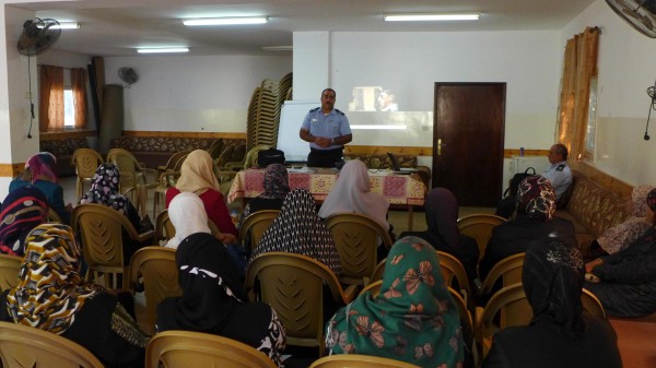 الشرطة تنظم محاضرة لمجلس الأمهات المشاركات في جمعية كفر ثلث النسوية بقلقيلية