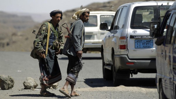 اليمن: مسلحين الحوثي تفجر مقار حزب "التجمع" في إب