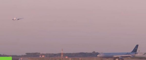 طائرة روسية تتفادى الاصطدام بأرجنتينية في مطار برشلونة