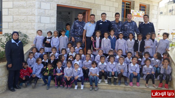 نظمت الشرطة اليوم  يوما ترفيهيا لطلاب وطالبات مدرسة الشهداء الأساسية المختلطة في مدينة قلقيلية