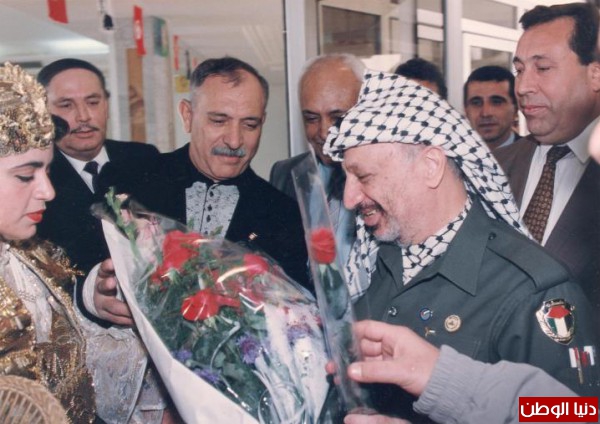 من هو الجنرال التونسي الذي كلف بحماية القيادات الفلسطينية في تونس ، وكان أبو عمار على رأسها ؟