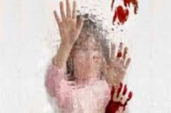 مصرية تقتل طفلتها بـ" خرزانة" بسبب بكائها