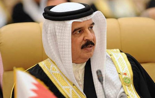 سيلفي ملك البحرين يتفوق على إعلانات مرشحي البرلمان