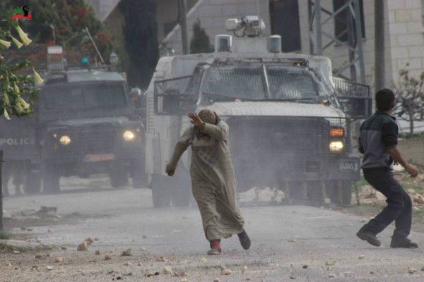 اصابة شابين برصاص قناصة الاحتلال وامرأة باختناق شديد في كفرقدوم