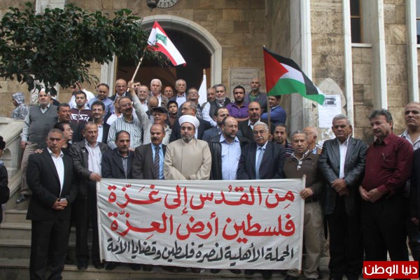 وقفة تضامنية بعد صلاة الغائب في البسطا التحتا وتوزيع بيان لملتقى الوفاء لفلسطين حول الانتفاضة
