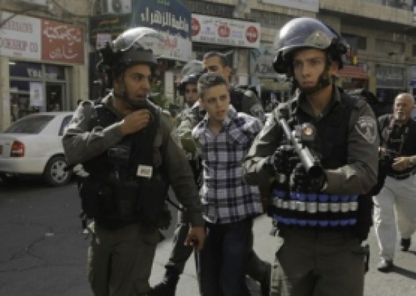الاحتلال يزعم اعتقال فلسطيني يحمل سكيناً بشارع يافا بالقدس