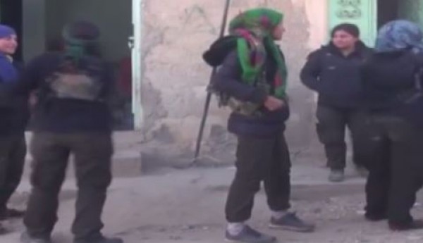شاهد: صور لمقاتلات كرديات يقاتلن في كوباني