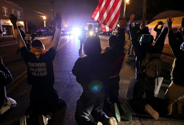 بالصور والفيديو… غضب شعبي ومظاهرات حاشدة في الولايات المتحدة بعد تبرئة "أبيض" قتل "أسود"