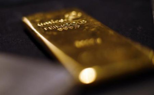 صعود طفيف للذهب مع تراجع الدولار والأنظار على استفتاء سويسري