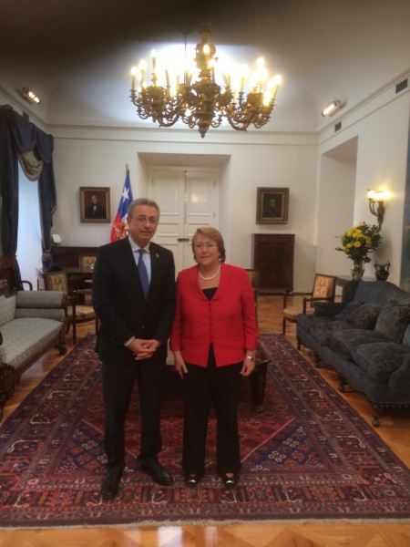 البرغوثي يلتقي رئيسة تشيلي و يشكرها على دعمها لاستقلال فلسطين