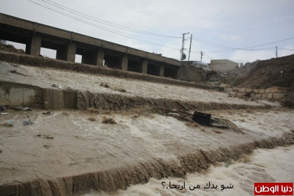 بالصور : وادي القلط اثناء جريان مياه الامطار