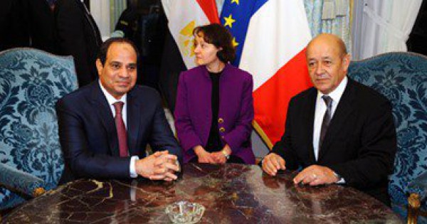 السيسى يلتقى وزير الدفاع الفرنسى لبحث التعاون العسكرى