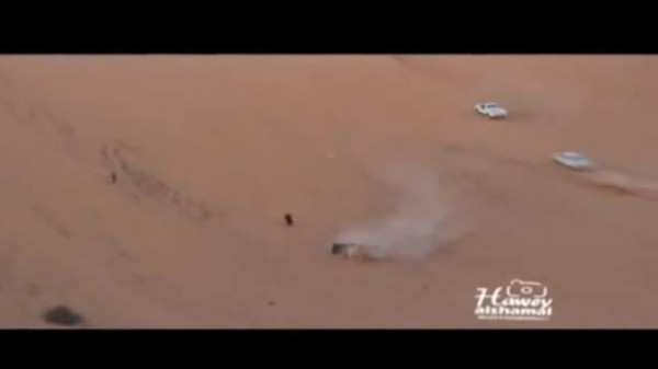فيديو مروع لانقلاب سيارة 21 مرة في صحراء حائل