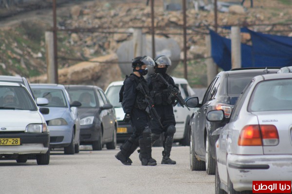 مواجهات عنيفة بين شبان وجنود الاحتلال على مدخل قلنديا